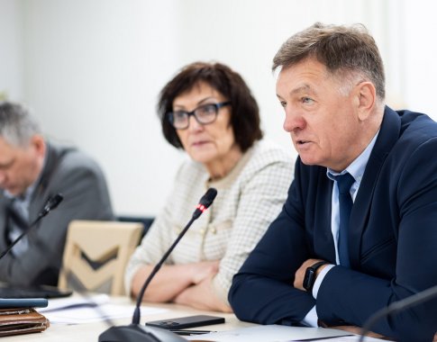 A. Butkevičius kritikuoja Finansų ir Susisiekimo ministerijas: 2022 m. buvo įgyvendinta 30 proc. planuotų darbų
