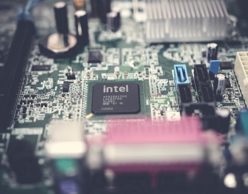 „Intel“ investuos iki 4,6 mlrd. dolerių į naują lustų gamyklą Lenkijoje