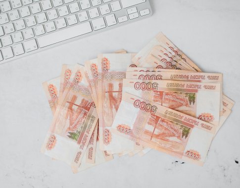 Drastiškai smunkančio rublio kursas – slopstančio tikėjimo Maskvos ekonomikos perspektyvomis ženklas Drastiškai smunkančio rublio kursas – slopstančio tikėjimo Maskvos ekonomikos perspektyvomis ženklas
