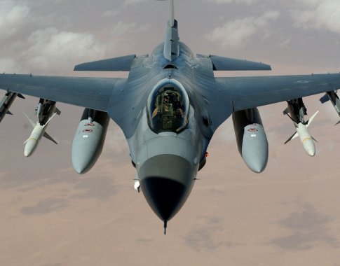 Baltieji rūmai: Ukraina gali gauti naikintuvų F-16 iki šių metų pabaigos