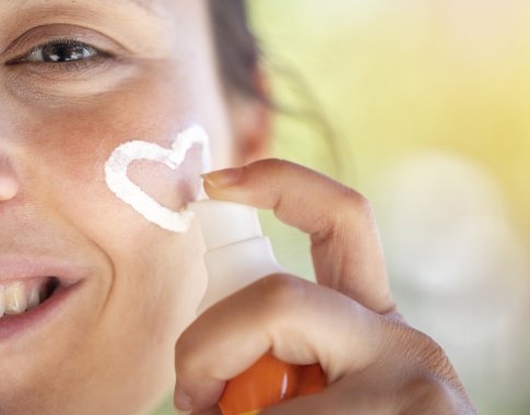 Ar tikrai geriau rinktis kremą su didžiausiu SPF? 4 mitai apie apsauginius kremus nuo saulės Ar tikrai geriau rinktis kremą su didžiausiu SPF? 4 mitai apie apsauginius kremus nuo saulės