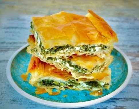 Graikiški špinatų pyragaičiai „Spanakopita“