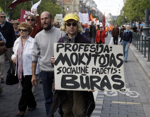 Prieš pat naujus mokslo metus švietimo darbuotojai skelbia streiką