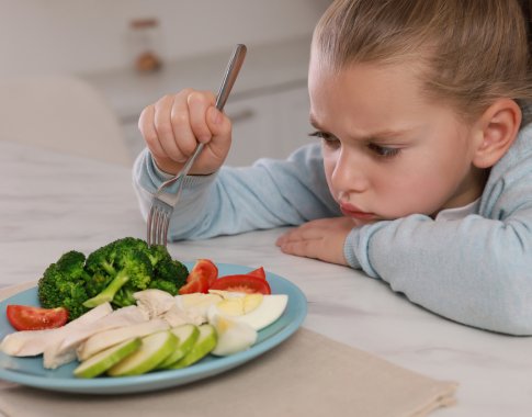 Vaikas net nenori žiūrėti į daržoves? Paprastas, bet efektyvus būdas situacijai pataisyti