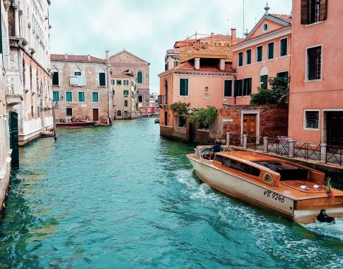 Nuo turistų gausos dūstanti Venecija įveda papildomus mokesčius