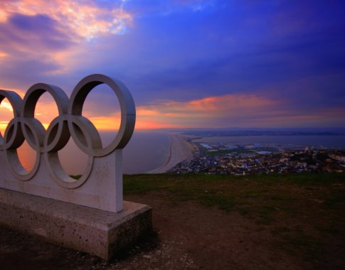 Tarptautinio olimpinio komiteto vingrybės: suspendavo Rusijos olimpinį komitetą, bet sportininkams leis dalyvauti olimpinėse žaidynėse Paryžiuje
