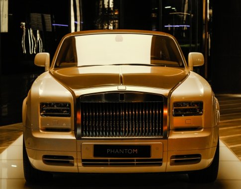 „Rolls-Royce“ planuoja atsisakyti iki 2 500 darbo vietų