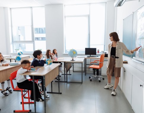 Sugriežtinus pamokų lankomumo tvarką, praleistų pamokų skaičius sumažėjo 15 proc. Sugriežtinus pamokų lankomumo tvarką, praleistų pamokų skaičius sumažėjo 15 proc.