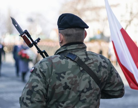 Dauguma Lenkijos gyventojų nebenori privalomosios karo tarnybos Dauguma Lenkijos gyventojų nebenori privalomosios karo tarnybos