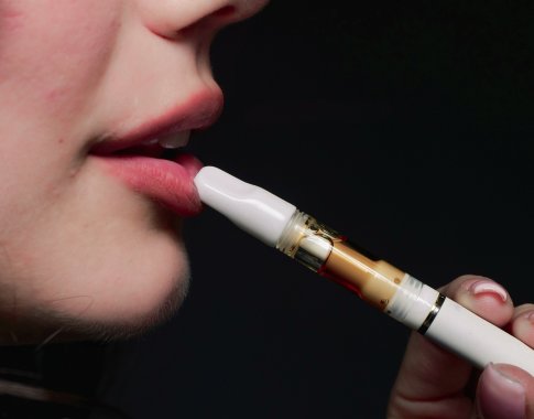 Seimo komitetas pritarė baudoms už neteisėtą elektroninių cigarečių pardavimą