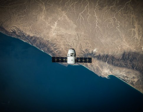 „SpaceX“ pakėlė į orbitą slaptą JAV karinį erdvėlaivį mokslinių tyrimų misijai vykdyti