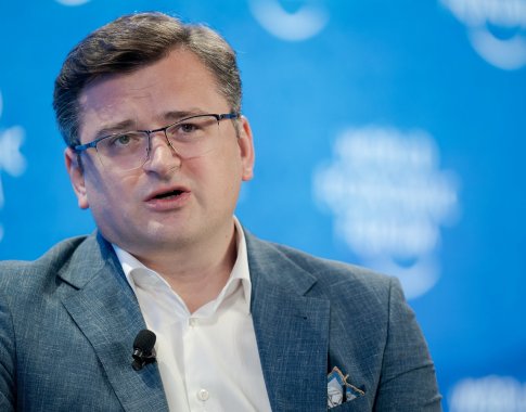 D. Kuleba: jei Vakarų parama baigsis, Ukraina kovos kastuvais