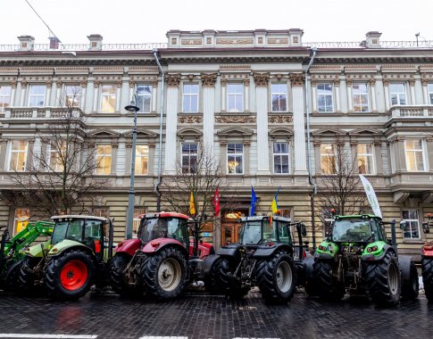 Dėl daugiamečių pievų protestuojantys ūkininkai baiminasi finansinių nuostolių