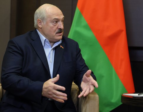 ES pasmerkė represijų bangą prieš „rinkimus“ Baltarusijoje