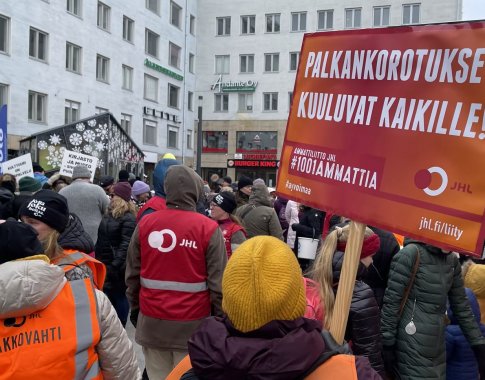 Suomiai masiškai protestuoja dėl siūlomos darbo rinkos reformos