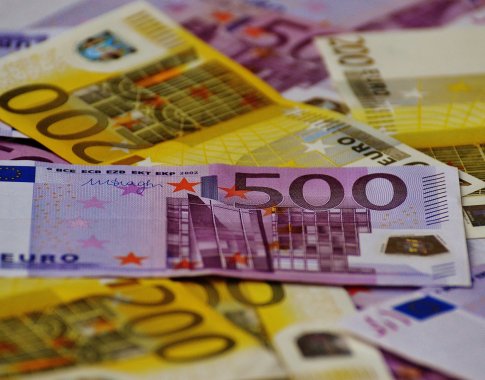 Lietuvoje padaugėjo padirbtų eurų banknotų: kaip juos atskirti?