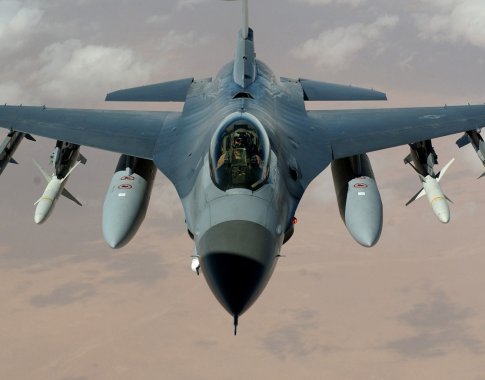 J. Stoltenbergas: Ukraina turės teisę naudoti F-16 kariniams taikiniams Rusijoje atakuoti J. Stoltenbergas: Ukraina turės teisę naudoti F-16 kariniams taikiniams Rusijoje atakuoti