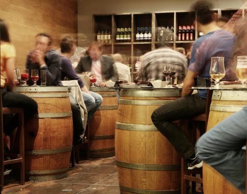 Švedijoje per ekonomikos sunkmetį pradėta vartoti mažiau alkoholio Švedijoje per ekonomikos sunkmetį pradėta vartoti mažiau alkoholio