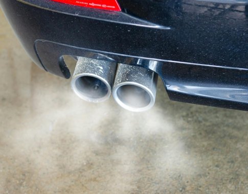 Už taršius automobilius vairuotojai kol kas baudžiami nebus Už taršius automobilius vairuotojai kol kas baudžiami nebus