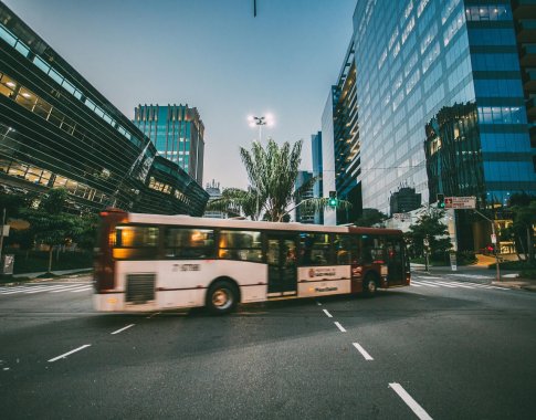 Europos Parlamentas sugriežtino sunkvežimių ir autobusų taršos standartus