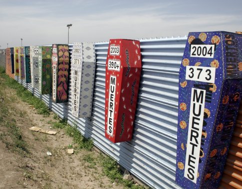 JAV ir Meksika ruošiasi kartu mažinti nelegalius sienos kirtimus