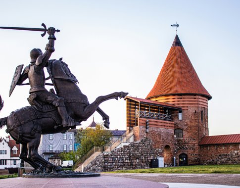 Kauno taryba nutarė statyti paminklą A. M. Brazauskui Kauno taryba nutarė statyti paminklą A. M. Brazauskui
