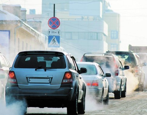 Vėl siekiama atimti teisę iš aplinkosaugininkų tikrinti automobilius dėl taršos