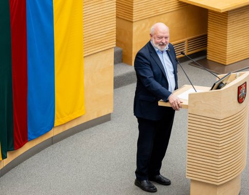 E. Gentvilas Vyriausybės formavimą palygino su masine gimdykla: G. Nausėdą pavadino Ministrų kabineto pribuvėju