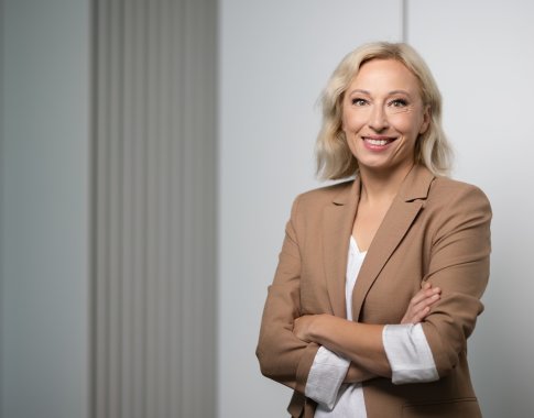 Kaip dirbtinis intelektas ir „finfluenceriai“ keičia mūsų pinigų valdymo įpročius Kaip dirbtinis intelektas ir „finfluenceriai“ keičia mūsų pinigų valdymo įpročius