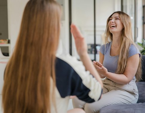 Gestų kalbos mokosi vienetai, tačiau jos reikia tūkstančiams Gestų kalbos mokosi vienetai, tačiau jos reikia tūkstančiams