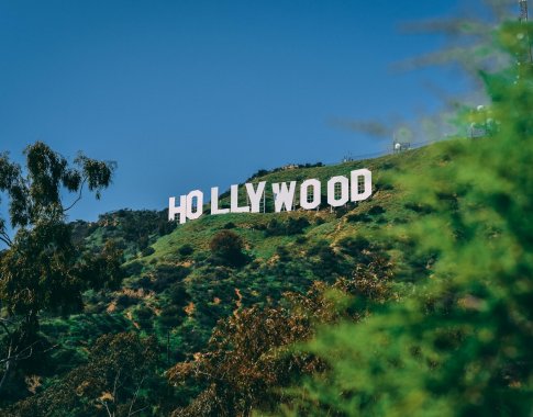 Holivudą šokiravo D. Trumpo pranešimas apie planus įvesti muitų tarifus filmams Holivudą šokiravo D. Trumpo pranešimas apie planus įvesti muitų tarifus filmams