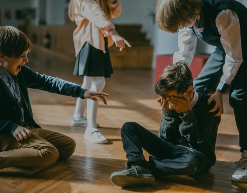 Patyčių anatomija: kaip įmanoma netyčia tapti „nepritapusiu“ saugioje klasėje Patyčių anatomija: kaip įmanoma netyčia tapti „nepritapusiu“ saugioje klasėje