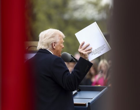 Apklausa: D. Trumpas smarkiai pakenkė JAV įvaizdžiui pasaulyje Apklausa: D. Trumpas smarkiai pakenkė JAV įvaizdžiui pasaulyje