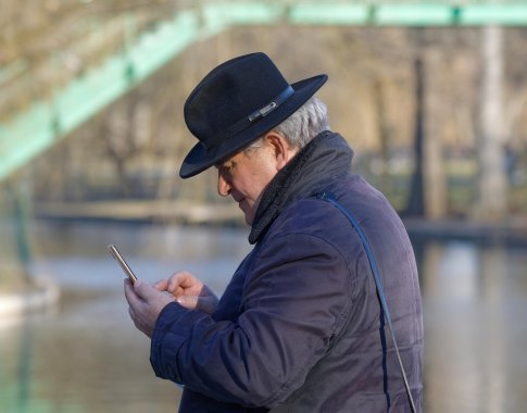 10 žingsnių, kuriuos reikia padaryti nupirkus išmanųjį senjorui: išvengsite panikos apie „ištrintą internetą“