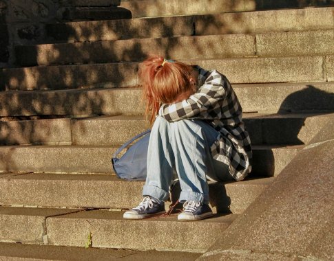 Nuo plaukų rovimo iki pjaustymosi aštriais daiktais. Kodėl paaugliai vis dažniau žaloja save? Nuo plaukų rovimo iki pjaustymosi aštriais daiktais. Kodėl paaugliai vis dažniau žaloja save?