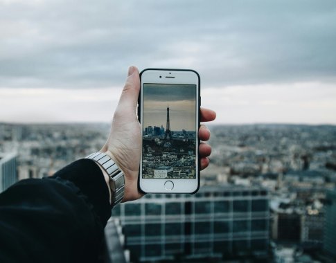 Kelionėse naudojatės viešu „Wi-Fi“ ir įkrovimo stotelėmis? Ekspertas įspėja dėl grėsmių Kelionėse naudojatės viešu „Wi-Fi“ ir įkrovimo stotelėmis? Ekspertas įspėja dėl grėsmių