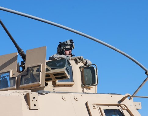 D. Trumpas: NATO šalys galės pirkti JAV ginklus ir perduoti juos Ukrainai