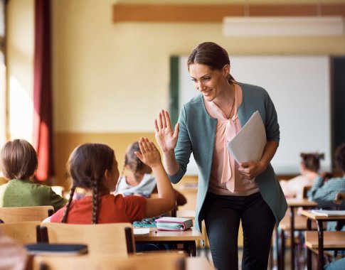 Netylant kalboms apie mokytojų trūkumą: daugiausiai ieško Vilniuje, daugiausiai moka Klaipėdoje Netylant kalboms apie mokytojų trūkumą: daugiausiai ieško Vilniuje, daugiausiai moka Klaipėdoje