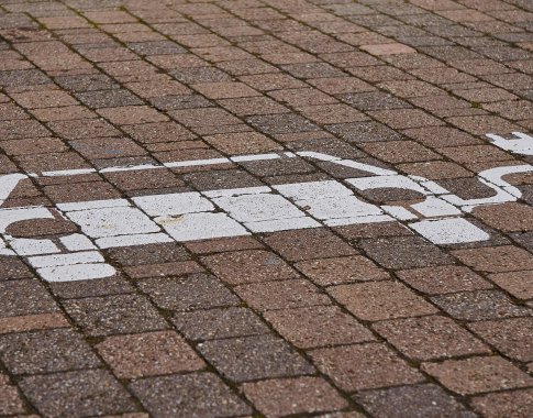 Iki 99 proc. elektromobilių baterijų ardomos nelegaliai – į pavojų visuomenei reaguojama per lėtai Iki 99 proc. elektromobilių baterijų ardomos nelegaliai – į pavojų visuomenei reaguojama per lėtai