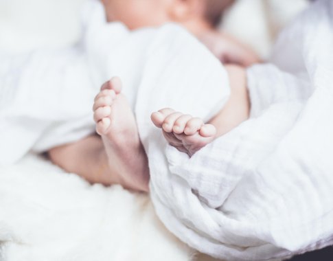 Itin retas atvejis: Slovakijoje gimė identiški trynukai Itin retas atvejis: Slovakijoje gimė identiški trynukai