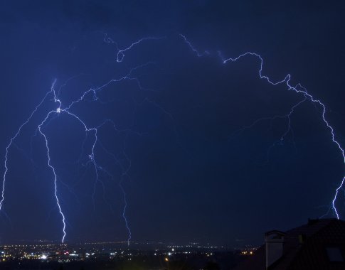Naujas rekordas: žaibas JAV driekėsi daugiau kaip 800 km