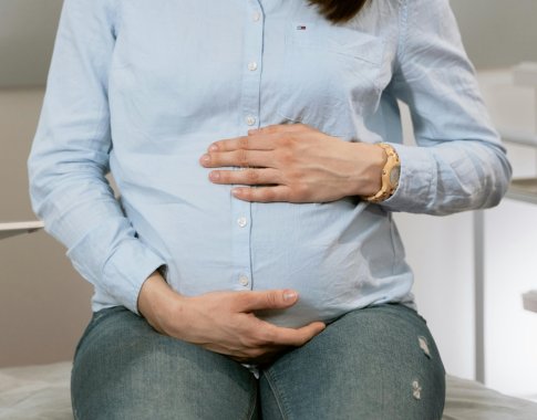 Būsimoms mamoms maisto papildų saujomis vartoti nebūtina: kas duoda daugiausiai naudos