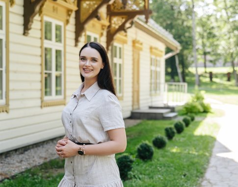 Akvilė Žirgulytė pristato save naujame amplua: ves televizinę laidą „Švarūs miestai“