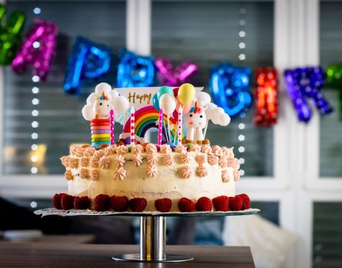 Šventinės tradicijos: ką bendro turi Egipto faraonai, pinjata ir fėjų duona?