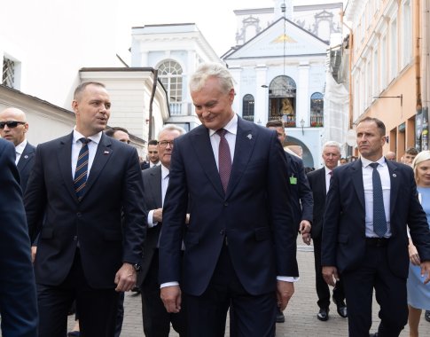 Nawrockis: Vokietija galėtų sumokėti už Antrąjį pasaulinį karą stiprindama Lenkijos kariuomenę