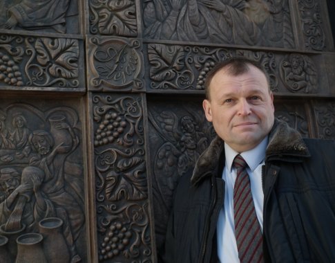 Iš medžio, molio, akmens ir tylos. Kęstučio Krasausko pasaulis