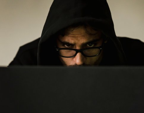 Finansiniai sukčiai taiko naują apgavystę: kviečia užsidirbti socialiniuose tinkluose