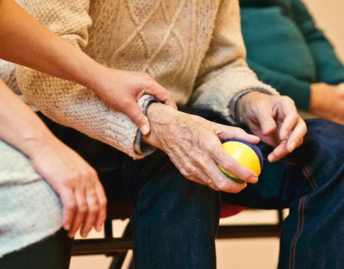 Skylė kitų metų biudžete: asmenų su negalia socialinei globai trūksta net 50 mln. eurų