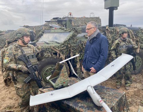 Prezidento patarėjas: sumažinus gynybos biudžetą, reikėtų peržiūrėti prioritetus dėl divizijos ir brigados