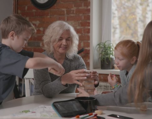 Budinčios globotojos Romos šeimoje laikinus namus surado 15 vaikų